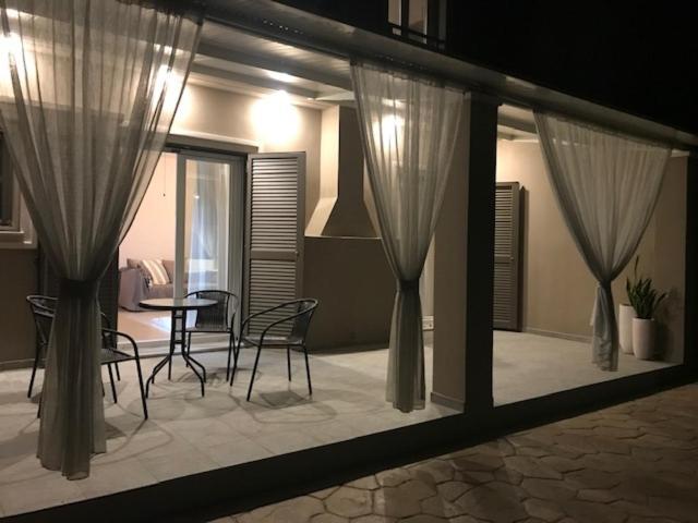 Rose Maisonette Razata Bagian luar foto